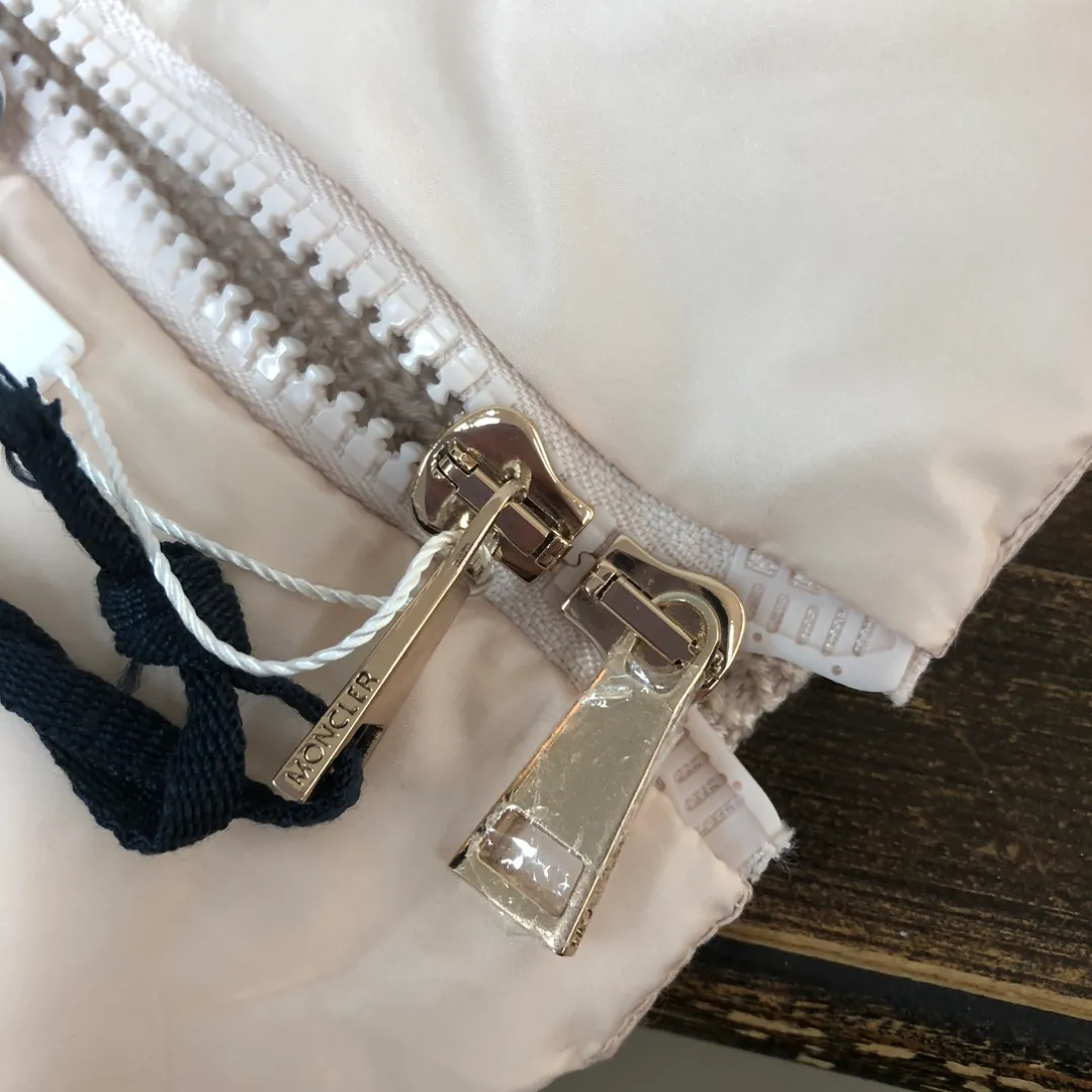 ——————💜 🆕🆕🆕MONCLER 2025 Premium ， ，Breathable ， 。 ， 。 ， ， ！！ ， ， ！ ， Versatile！Classic ！ ， ， MC ， MC ， ， Series！！ MC ， ，In Stock ， ！！ ：Black、White、Pink Sizes：S M L